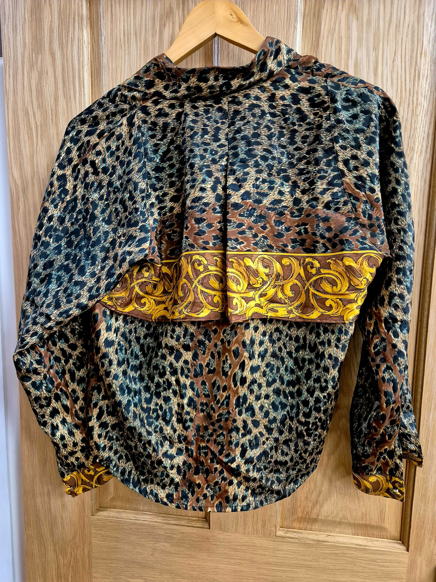 Vintage animal print shirt. Size 8/10