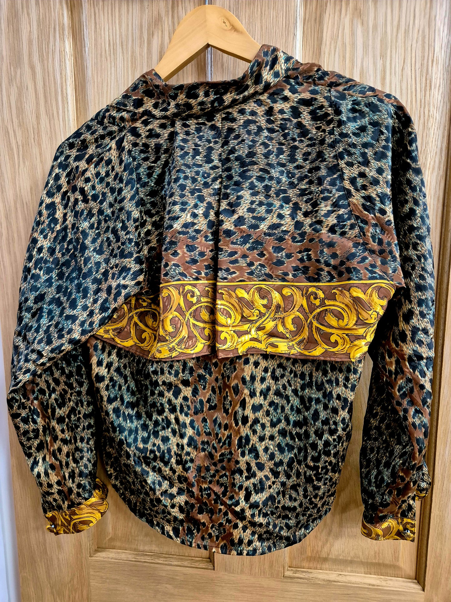 Vintage animal print shirt. Size 8/10