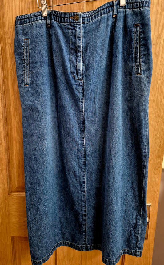 Vintage denim skirt size 18. Long length.