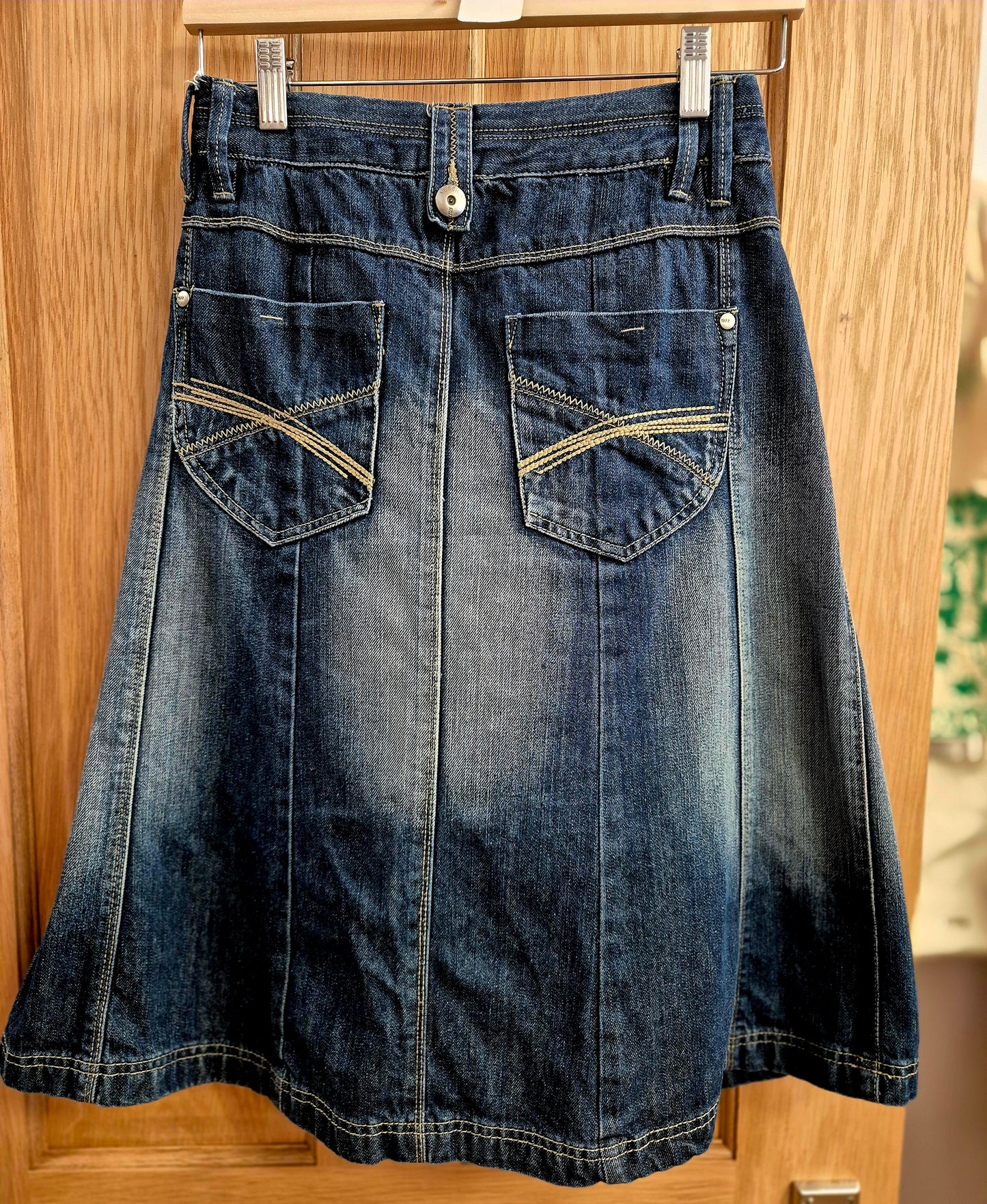 Vintage denim skirt with pockets. Size 12