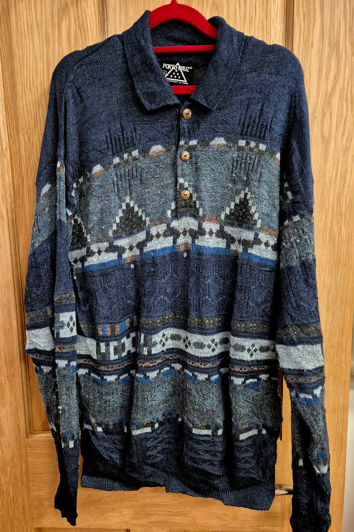 Vintage mens Christmas jumper. Size L. Longer length.