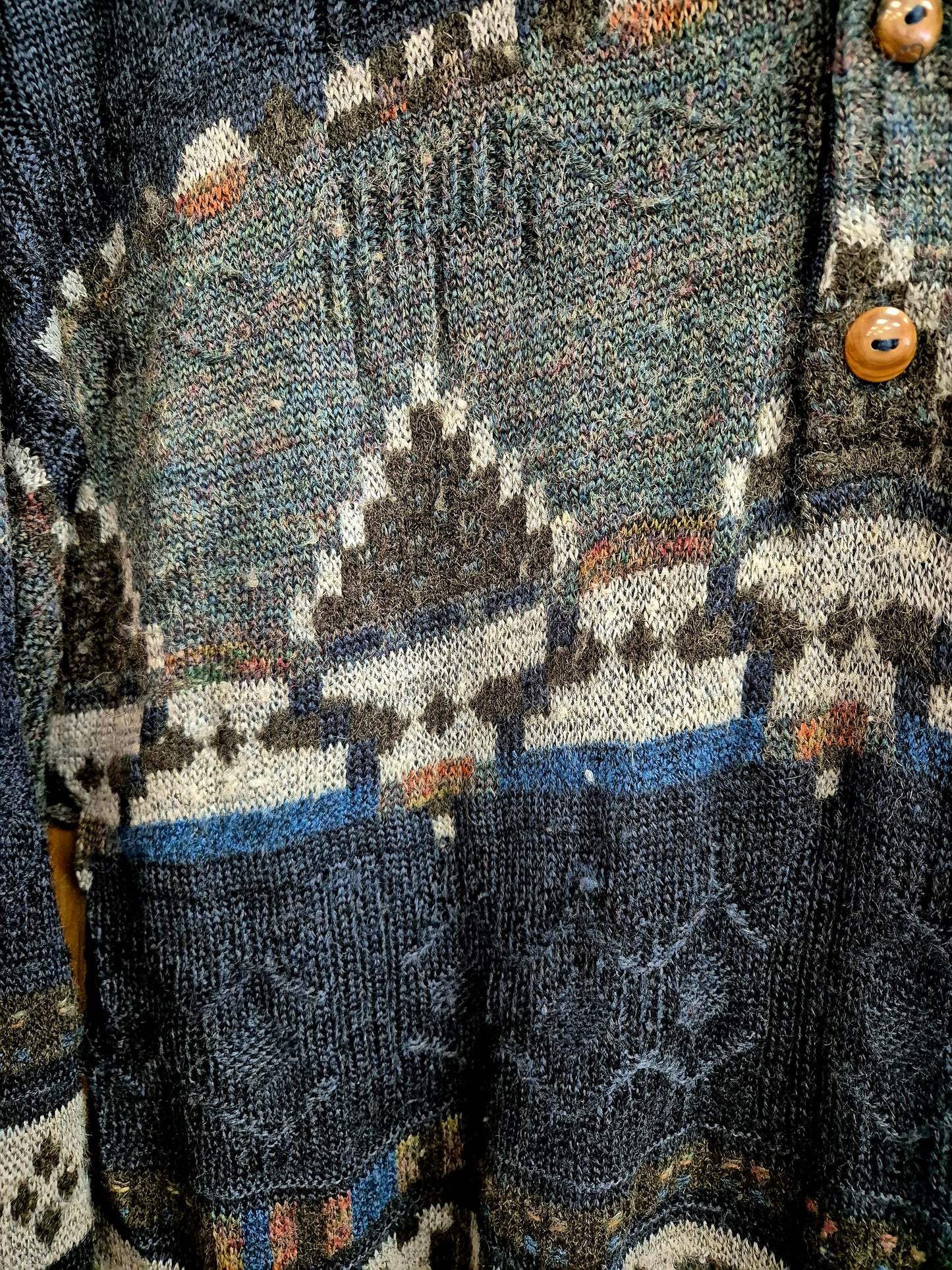 Vintage mens Christmas jumper. Size L. Longer length.