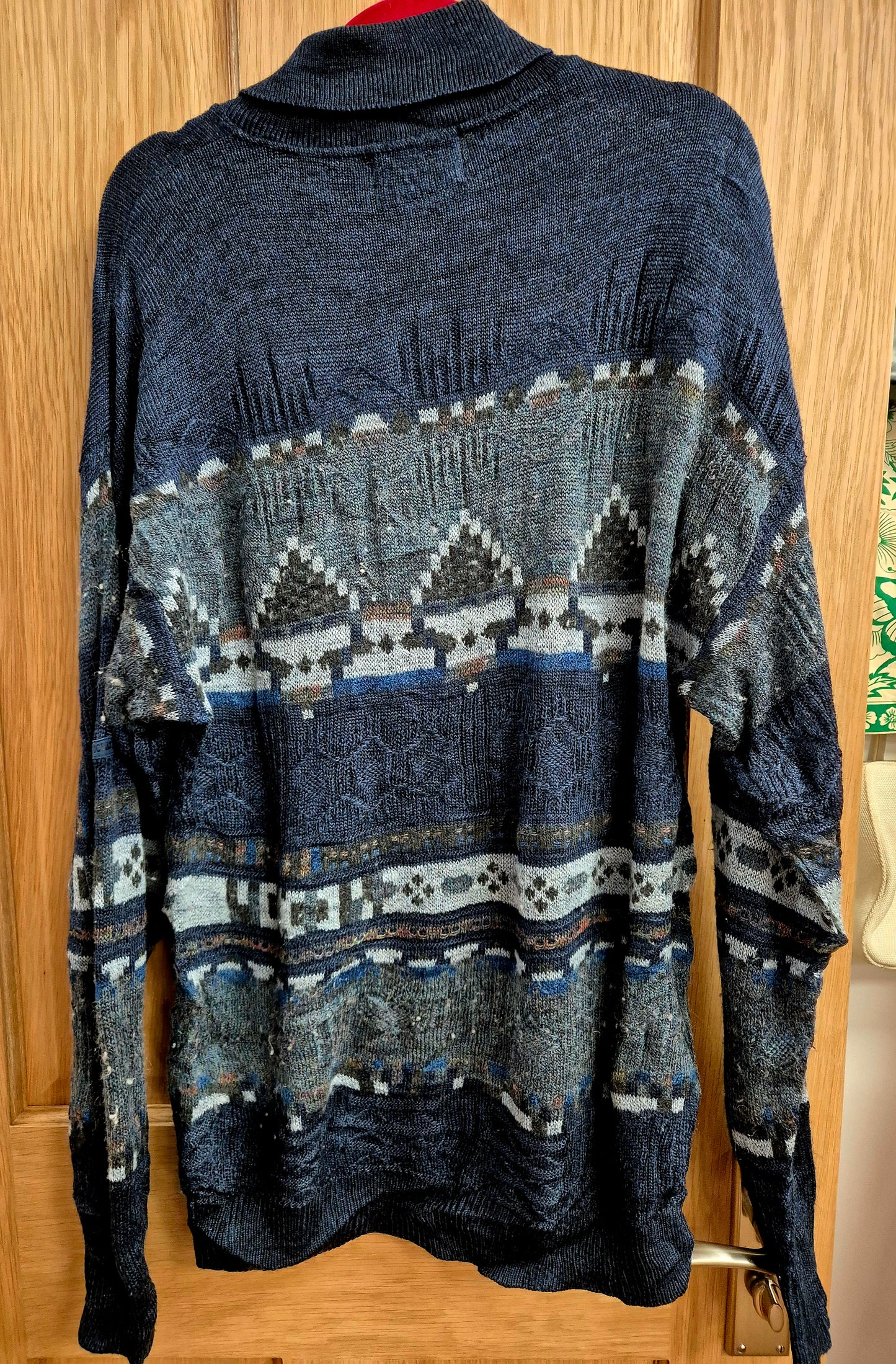 Vintage mens Christmas jumper. Size L. Longer length.