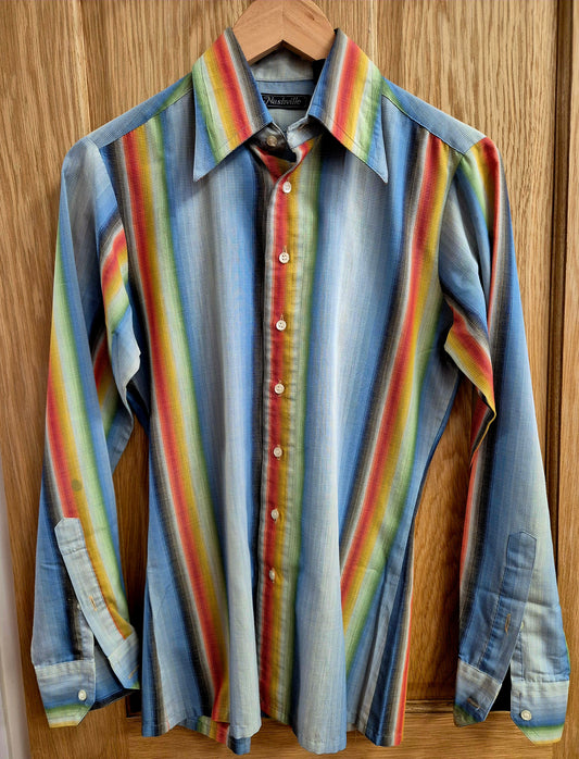 Vintage 1970s large collar shirt. Collar 14.5".