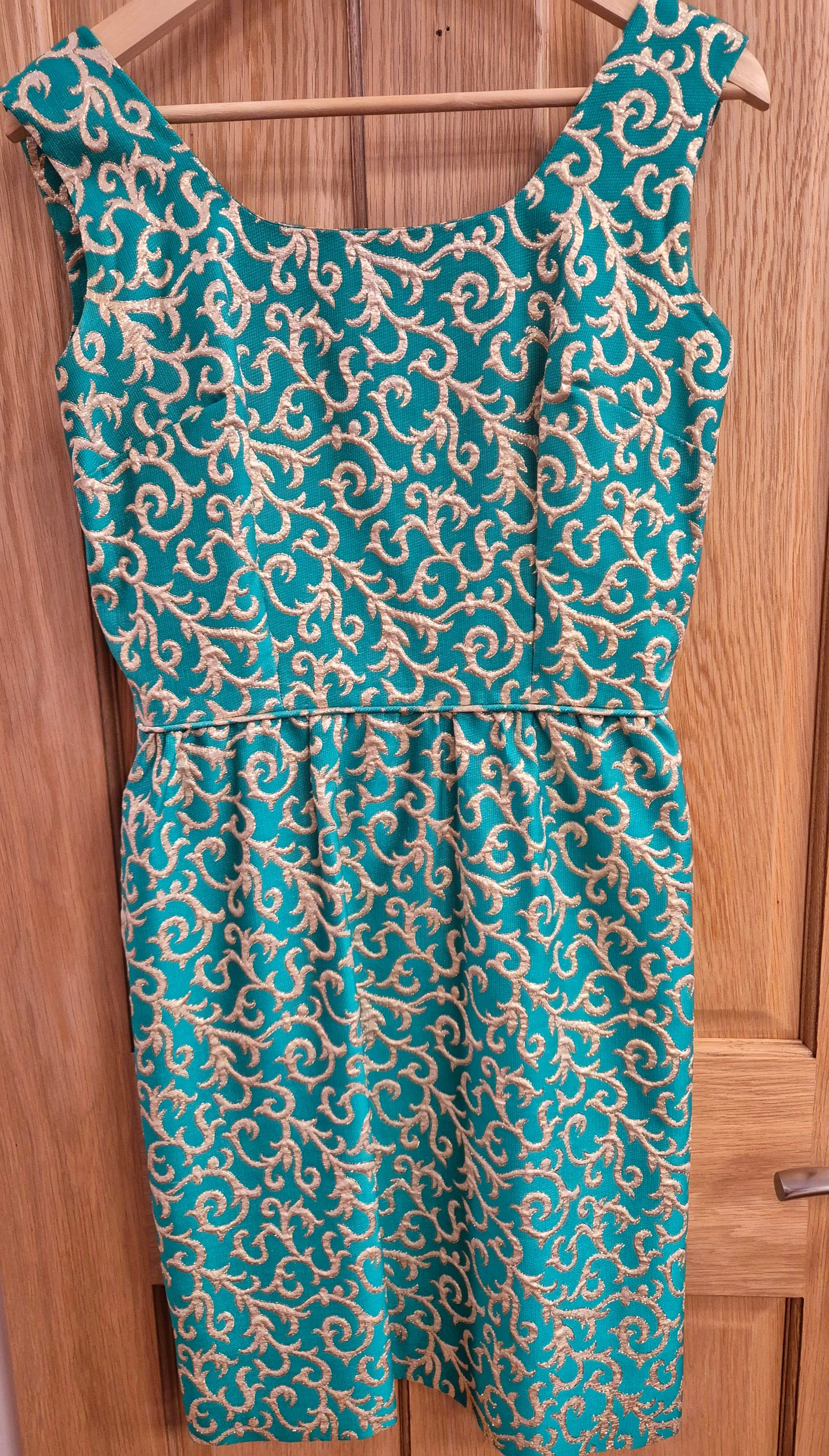 Vintage beautiful 1960s dress. Gold & green. Size uk 10