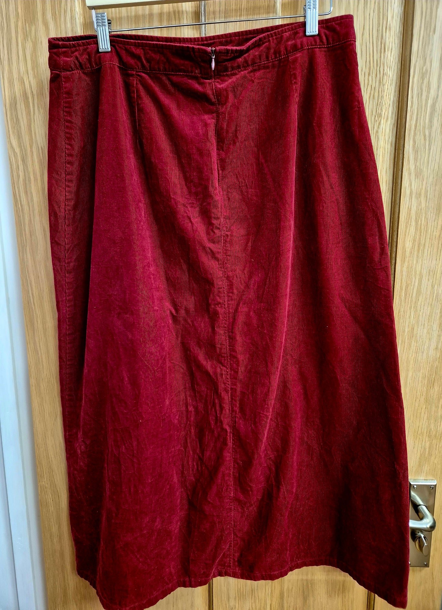 Lovely burgundy cord skirt. Longer length. Size uk 16