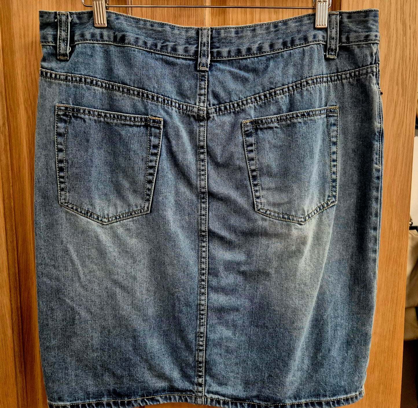 Lovely Vintage Y2K denim skirt size uk 20