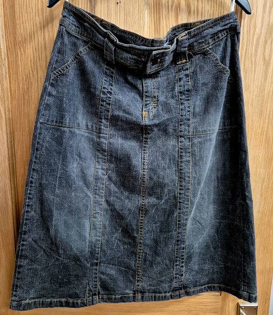 Lovely Vintage Y2K denim skirt size uk 14