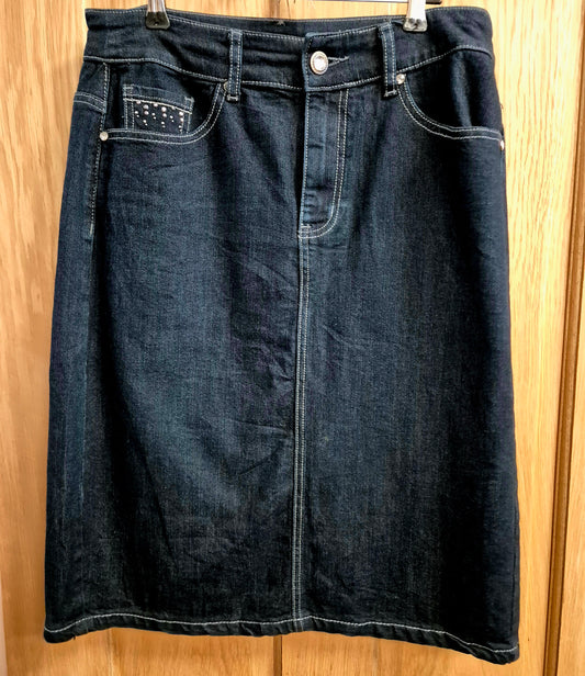 Lovely Vintage Y2K denim. Skirt. Size uk 12