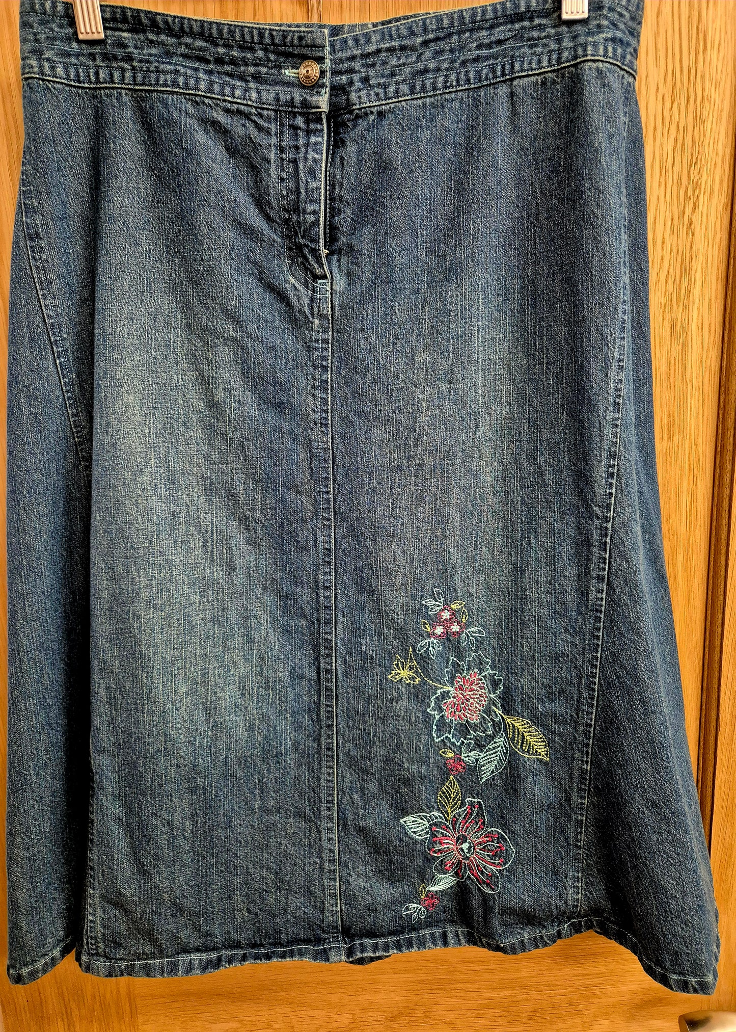 Vintage Y2K embroidered denim skirt size 14