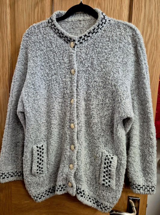 Lovely cosy vintage cardigan in size uk 16