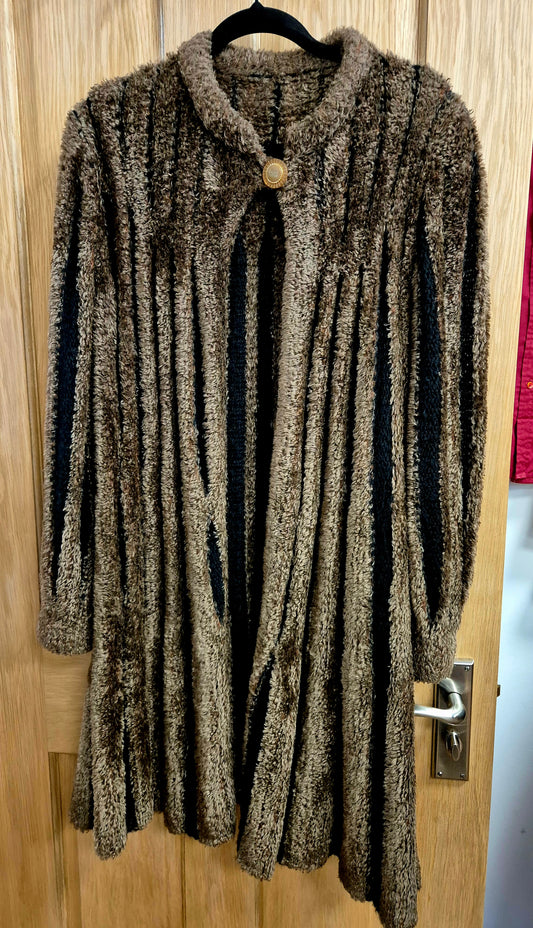 Beautiful Long length cardigan one size fits all. Very stylish in excellent condition.